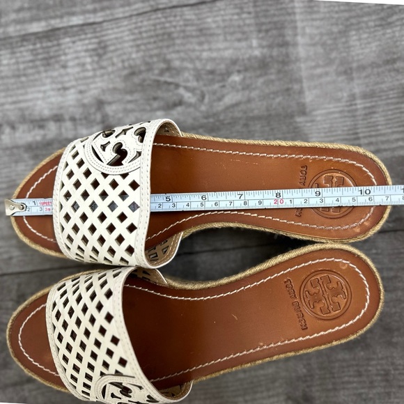 Tory Burch White Leather Thatched 65mm Platform Wedge Sandals - Picture 16 of 17